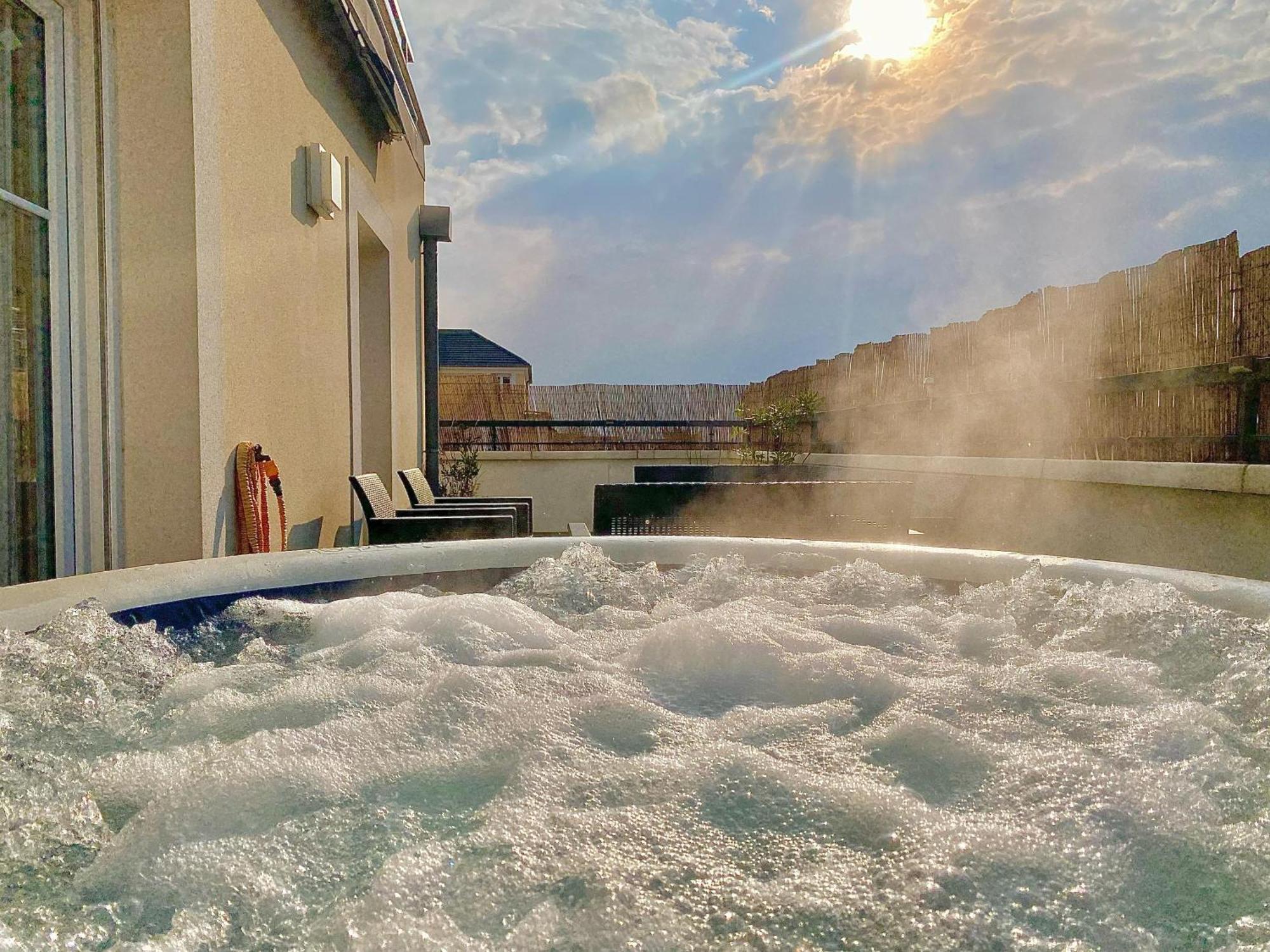 Appartement Le Prestige Terrasse-Cocon Familial Cosy, Billard & Jacuzzi Avec Vue Sur Paris à Le Blanc-Mesnil Extérieur photo
